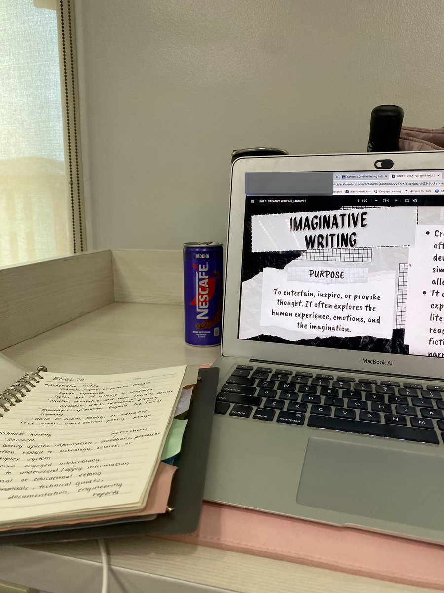 vrhnotes_'s tweet image. first week as a senior humanista already ?!?