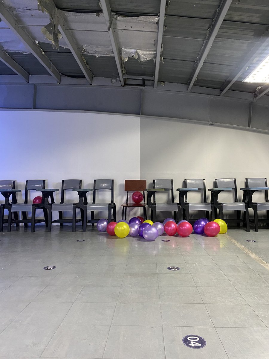 vrhnotes_'s tweet image. first week as a senior humanista already ?!?