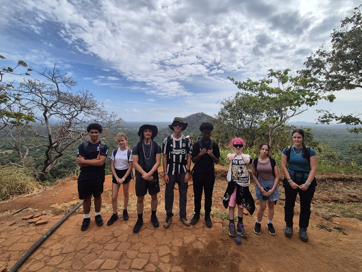 BlaiseOutdoor's tweet image. This morning we were up early to climb Sigiriya Rock (The Lion Rock) Fortress. Quick stop back at the accommodation to prepare for our afternoon tour around the ancient city of Polonnaruwa.