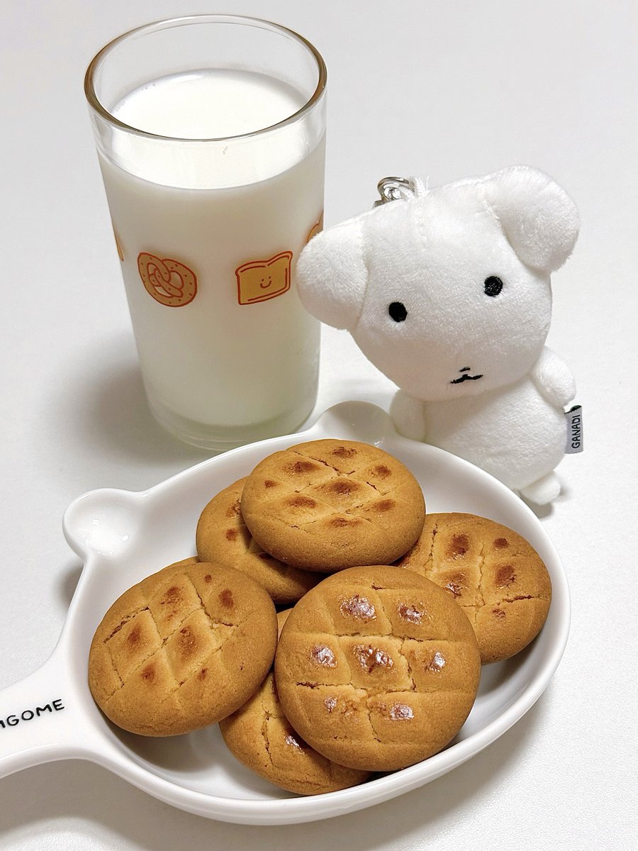 chimgoim's tweet image. 마가렛트 굽굽해서 우유랑 같이..🥛
에프 180도 7분 돌렸더니 파삭파삭해짐