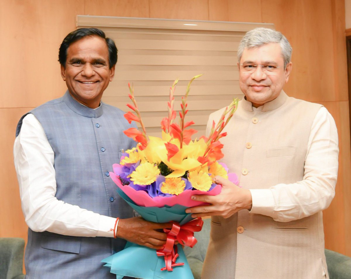 Raosaheb Patil Danve (@raosahebdanve) on Twitter photo рдорд╛рдирдиреАрдп рдХреЗрдВрджреНрд░реАрдп рдордВрддреНрд░реА рд╢реНрд░реА рдЕрд╢реНрд╡рд┐рдиреА рд╡реИрд╖реНрдгрд╡ рдЬреА рдХреЛ рдЬрдиреНрдорджрд┐рди рдХреА рд╣рд╛рд░реНрджрд┐рдХ рдмрдзрд╛рдИ рдПрд╡рдВ рдвреЗрд░реЛрдВ рд╢реБрднрдХрд╛рдордирд╛рдПрдВред
рдЖрдк рд╕реНрд╡рд╕реНрде рд░рд╣реЗрдВ, рдкреНрд░рд╕рдиреНрди рд░рд╣реЗрдВ, рджреАрд░реНрдШрд╛рдпреБ рд╣реЛрдВ рдФрд░ рд░рд╛рд╖реНрдЯреНрд░ рдирд┐рд░реНрдорд╛рдг рдХреЗ рдХрд╛рд░реНрдпреЛрдВ рдореЗрдВ рд╣рдореЗрд╢рд╛ рдЕрдкрдирд╛ рдорд╣рддреНрд╡рдкреВрд░реНрдг рдпреЛрдЧрджрд╛рди рджреЗрддреЗ рд░рд╣реЗрдВ, рдИрд╢реНрд╡рд░ рд╕реЗ рдРрд╕реА рдордВрдЧрд▓ рдХрд╛рдордирд╛ рдХрд░рддрд╛ рд╣реВрдБред
<a href="/AshwiniVaishnaw/">Ashwini Vaishnaw</a> рдорд╛рдирдиреАрдп рдХреЗрдВрджреНрд░реАрдп рдордВрддреНрд░реА рд╢реНрд░реА рдЕрд╢реНрд╡рд┐рдиреА рд╡реИрд╖реНрдгрд╡ рдЬреА рдХреЛ рдЬрдиреНрдорджрд┐рди рдХреА рд╣рд╛рд░реНрджрд┐рдХ рдмрдзрд╛рдИ рдПрд╡рдВ рдвреЗрд░реЛрдВ рд╢реБрднрдХрд╛рдордирд╛рдПрдВред
рдЖрдк рд╕реНрд╡рд╕реНрде рд░рд╣реЗрдВ, рдкреНрд░рд╕рдиреНрди рд░рд╣реЗрдВ, рджреАрд░реНрдШрд╛рдпреБ рд╣реЛрдВ рдФрд░ рд░рд╛рд╖реНрдЯреНрд░ рдирд┐рд░реНрдорд╛рдг рдХреЗ рдХрд╛рд░реНрдпреЛрдВ рдореЗрдВ рд╣рдореЗрд╢рд╛ рдЕрдкрдирд╛ рдорд╣рддреНрд╡рдкреВрд░реНрдг рдпреЛрдЧрджрд╛рди рджреЗрддреЗ рд░рд╣реЗрдВ, рдИрд╢реНрд╡рд░ рд╕реЗ рдРрд╕реА рдордВрдЧрд▓ рдХрд╛рдордирд╛ рдХрд░рддрд╛ рд╣реВрдБред
<a href="/AshwiniVaishnaw/">Ashwini Vaishnaw</a>