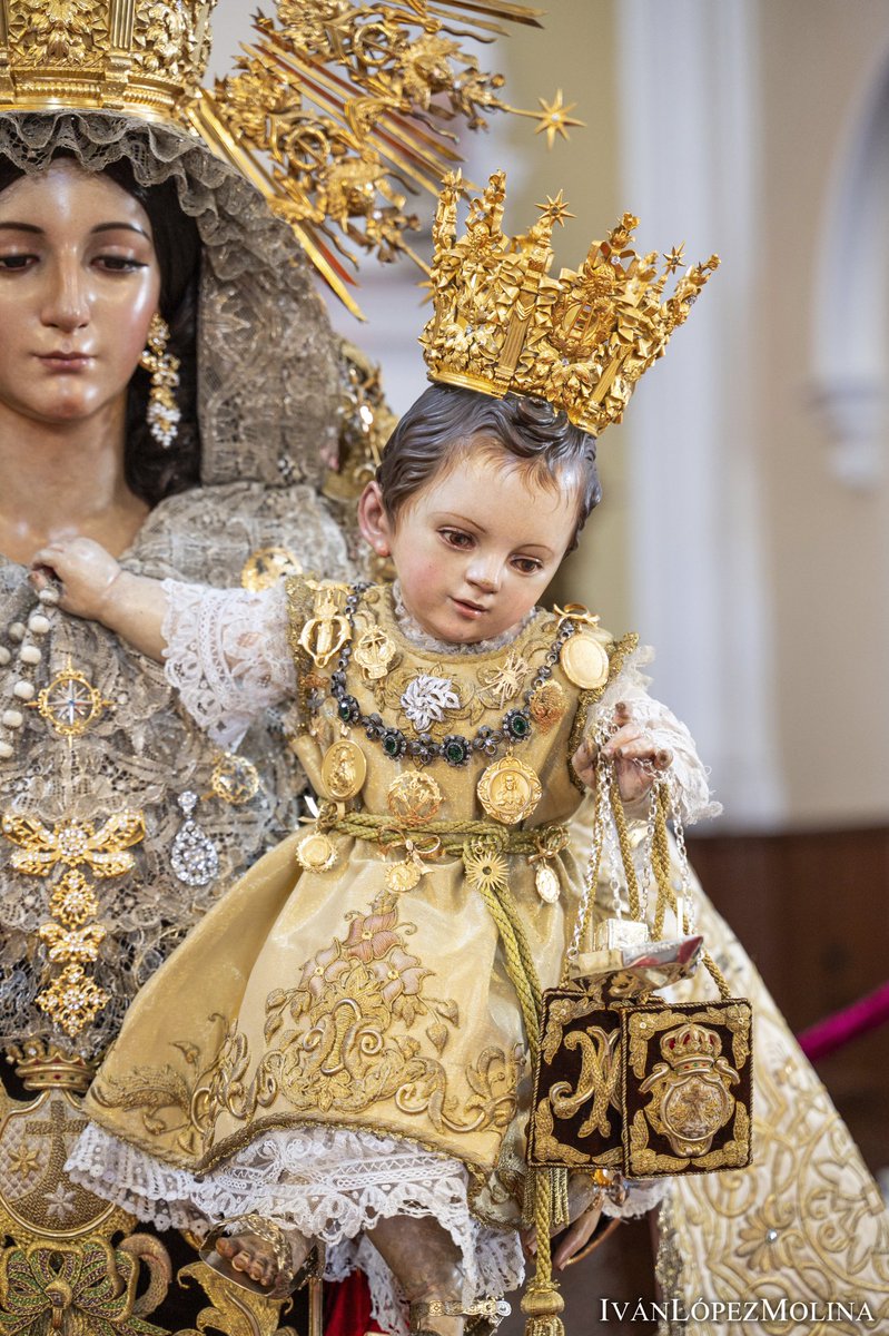 La Virgen del Carmen del Perchel en besaescapulario por su festividad.

<a href="/CarmenPerchel/">Carmen del Perchel</a>
#CofradiasMLG