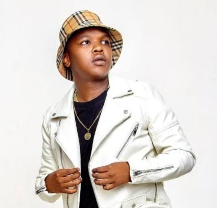 Kabza De Small &amp; Dlala Thukzin are a seriously dangerous combo. We're blessed 🙌🏽 

"Khuphuka Small...Dlala Thuzin" 
#BabMotha