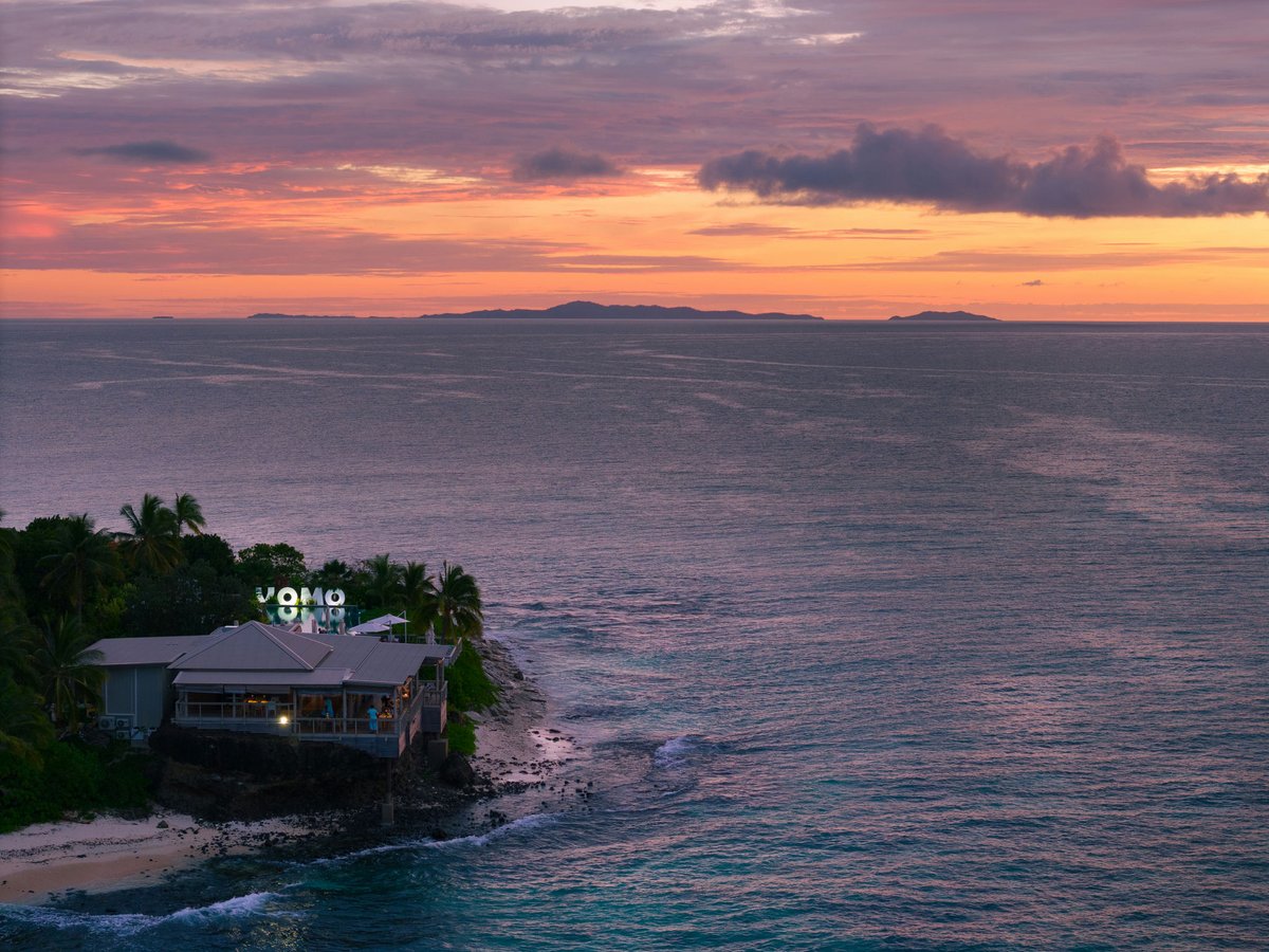 Now is the hour of our most content.

#shakespearean #sky #sunsetlovers #Fiji #winter