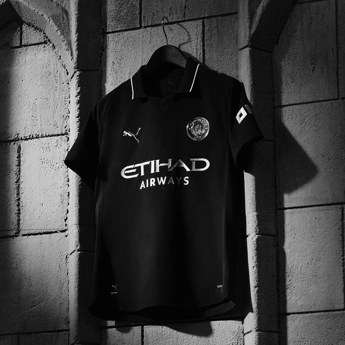✅ RESMI : Manchester City merilis jersey away mereka untuk musim 2025/26. ⚫

Beuhh 10/10 coy.. 😲😱