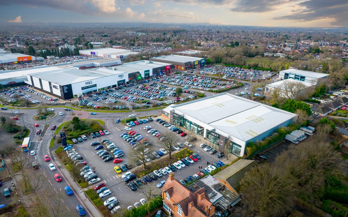 A strengthening occupational market and rental growth is attracting a wide pool of buyers, based on <a href="/knightfrank/">Knight Frank</a> research released exclusively to Green Street News

Exclusive: Retail parks lead £2.5bn sector investment in first half | <a href="/JessOnBoat/">Jess Middleton-Pugh</a>  

greenstreetnews.com/article/retail…