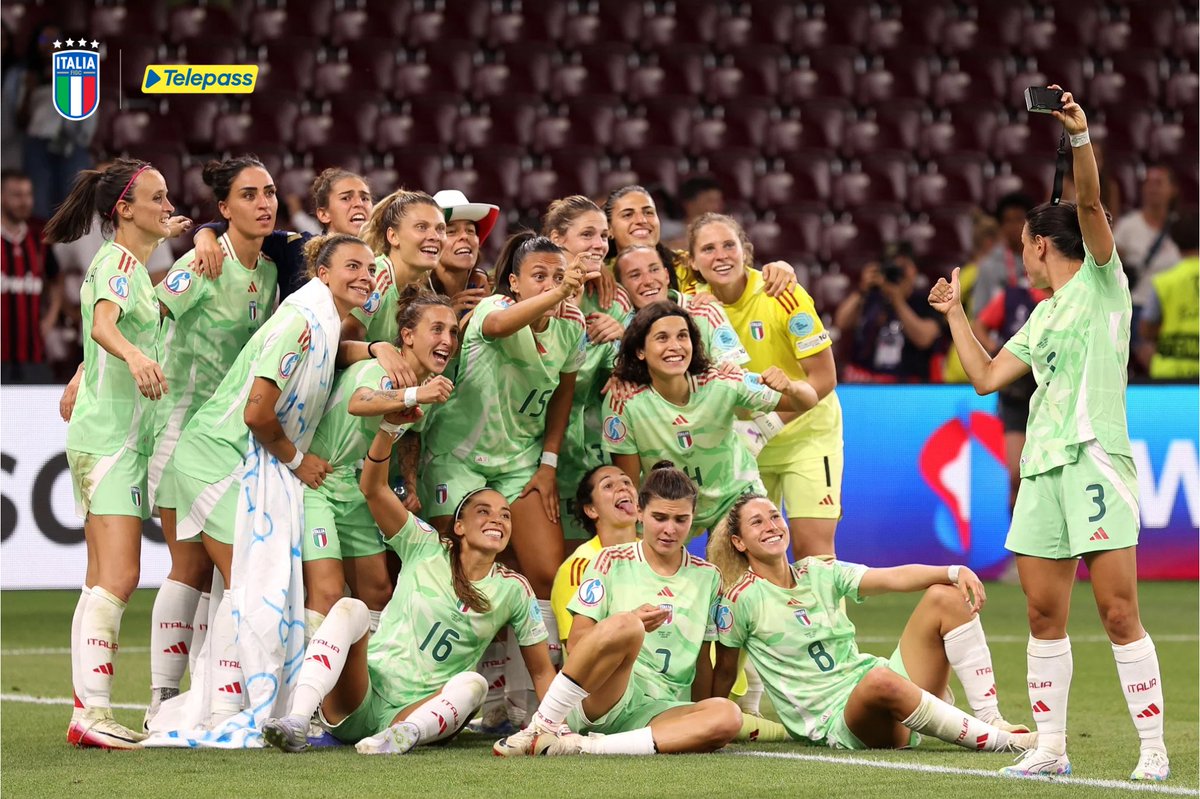 Telepass (@telepass) on Twitter photo I sogni non conoscono confini, come la Nazionale Femminile di calcio che ha raggiunto un traguardo storico: la qualificazione per la semifinale dell'Europeo, dopo 28 anni!
Telepass e l'Italia sono al vostro fianco, ora e martedì 22 luglio: forza <a href="/AzzurreFIGC/">Nazionale Femminile di Calcio</a> !
<a href="/FIGC/">FIGC</a> #Telepass I sogni non conoscono confini, come la Nazionale Femminile di calcio che ha raggiunto un traguardo storico: la qualificazione per la semifinale dell'Europeo, dopo 28 anni!
Telepass e l'Italia sono al vostro fianco, ora e martedì 22 luglio: forza <a href="/AzzurreFIGC/">Nazionale Femminile di Calcio</a> !
<a href="/FIGC/">FIGC</a> #Telepass