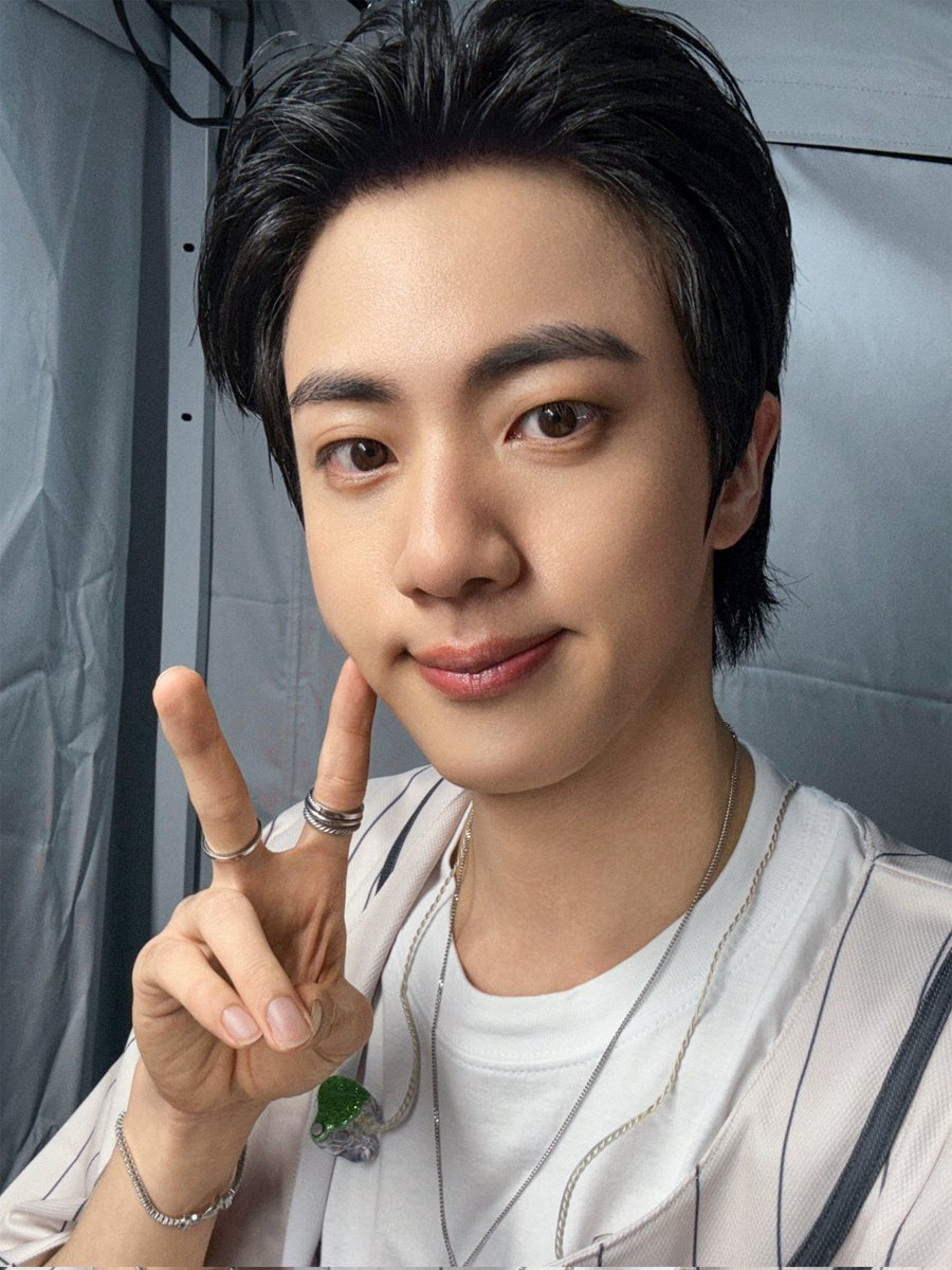 jinniesbread's tweet image. SEOKJIN WE ARE EATING YOUR CHEEKIES RIGHT NOW