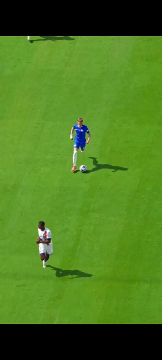 Why are you running best left back 😂😂
