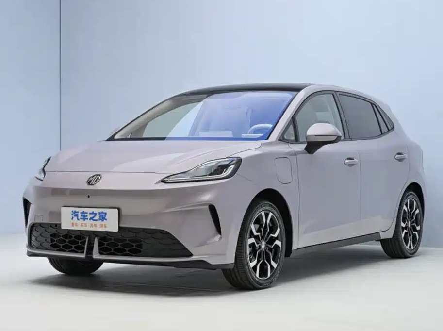 TychodeFeijter's tweet image. New MG4 electric hatchback for China - new photos.
MG is a Chinese car brand owned by SAIC. The new MG4 is a compact electric hatchback. MG says the MG Cyberster sports car inspired the design of the MG4.
The dashboard has a 12.3-inch infotainment screen, an oddly-shaped…