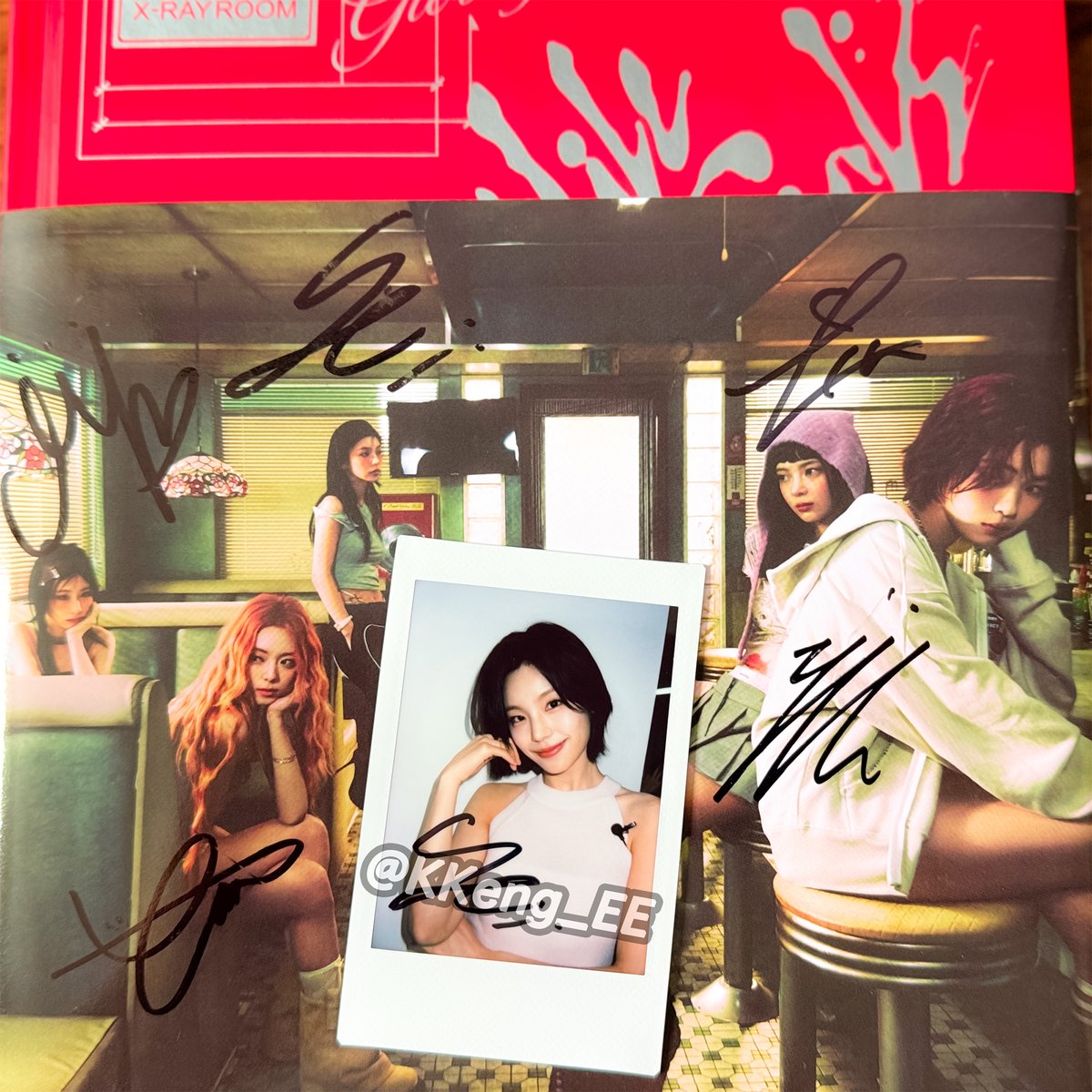 KKeng_EE's tweet photo. 멜론 댓글 이벤트 싸인앨범+싸폴...🖤
#ITZY #예지 https://t.co/6jFyrcYu6n