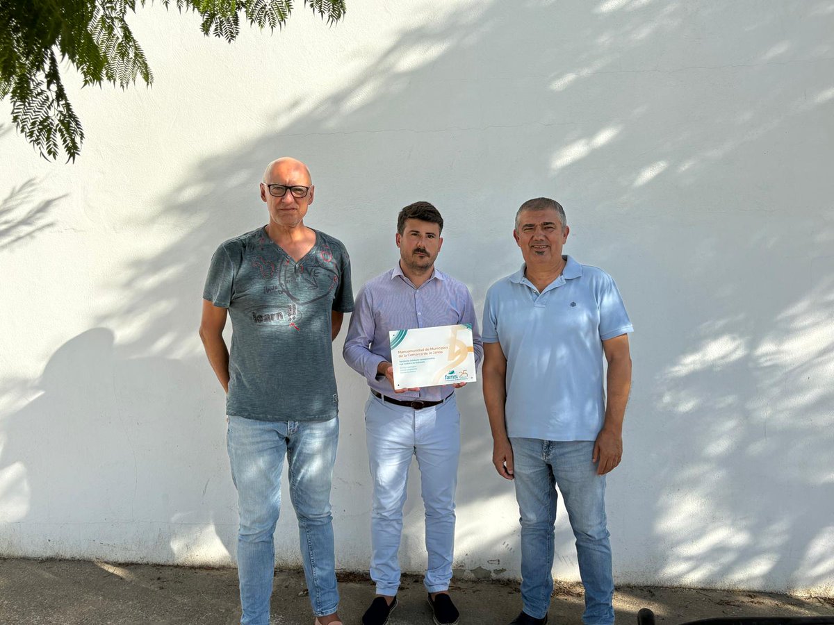FAMSI Solidario (@famsi_solidario) on Twitter photo 🗓️La semana pasada mantuvimos un encuentro con Javier Rodríguez, presidente de la <a href="/Municipiosjanda/">Mancomunidad de municipios de la Janda</a>, y Francisco José Guerrero Rodríguez, vicepresidente de la misma entidad.
💡Exploramos nuevas vías de colaboración entre la Mancomunidad y #FAMSI. 🗓️La semana pasada mantuvimos un encuentro con Javier Rodríguez, presidente de la <a href="/Municipiosjanda/">Mancomunidad de municipios de la Janda</a>, y Francisco José Guerrero Rodríguez, vicepresidente de la misma entidad.
💡Exploramos nuevas vías de colaboración entre la Mancomunidad y #FAMSI.
