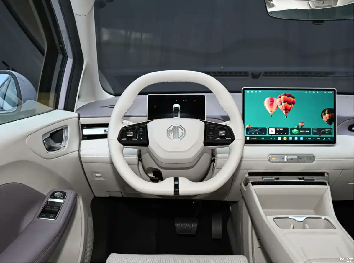 TychodeFeijter's tweet image. New MG4 electric hatchback for China - new photos.
MG is a Chinese car brand owned by SAIC. The new MG4 is a compact electric hatchback. MG says the MG Cyberster sports car inspired the design of the MG4.
The dashboard has a 12.3-inch infotainment screen, an oddly-shaped…
