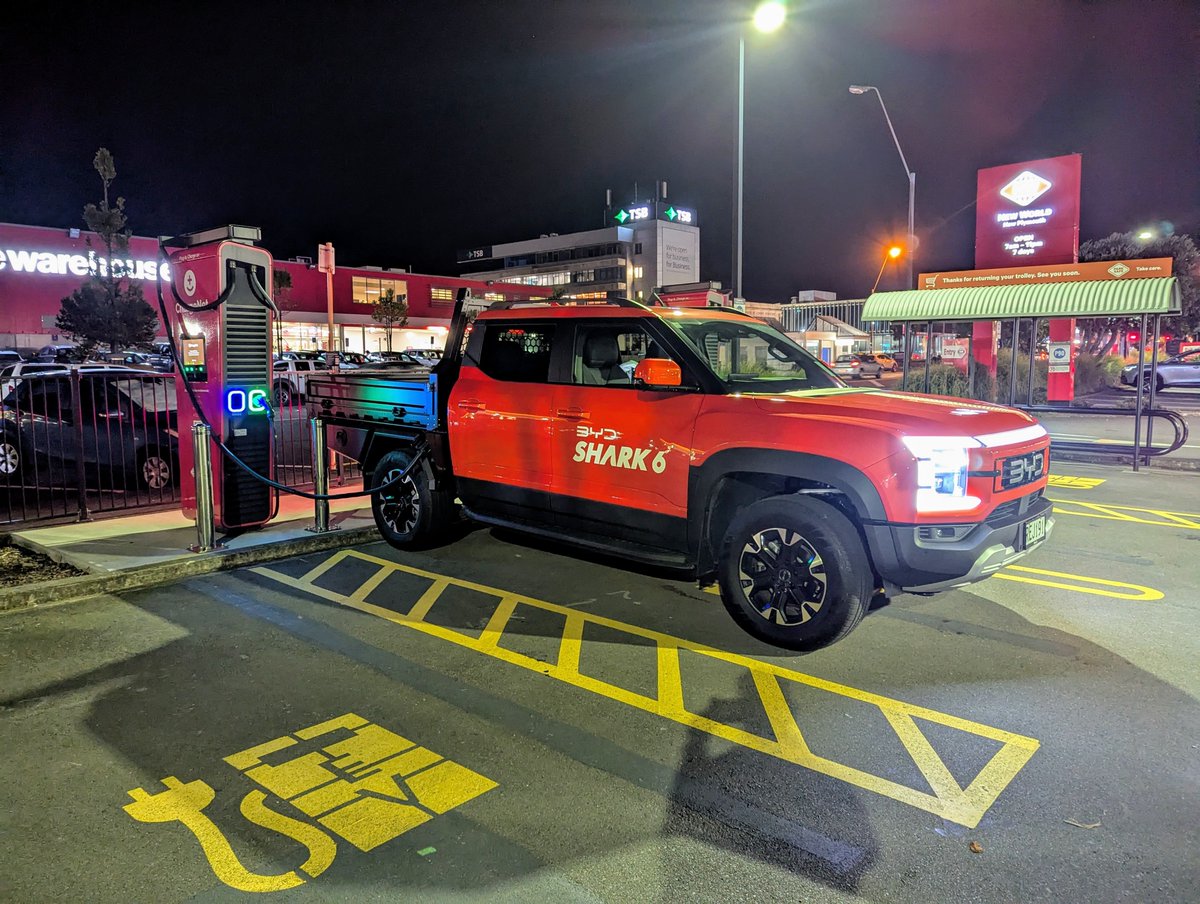 KiwiEV's tweet image. Woop! Made it to New Plymouth! Had to burn petrofuels for the last 25 km or so. Catching up with mates for potato-based products then in the morning it's oven time.