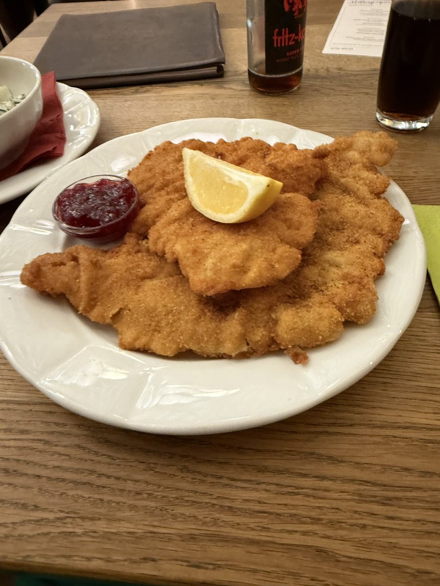 Pippa Sangster (@pippa_sangster) on Twitter photo Finished one of the best teaching weeks I’ve had. Met phenomenal surgeons, keen trainees & totally spoilt by organisers.Dinner w president, chamber music & schnitzel! Surrounded by lovely people in beautiful #Salzburg <a href="/UrowebESU/">European School of Urology (EAU ESU)</a> <a href="/WCMUrology/">Weill Cornell Medicine Urology</a> <a href="/RodriguezMDUrol/">Dr.Larissa Rodriguez</a> <a href="/evanliats/">EVANGELOS LIATSIKOS</a> <a href="/Uroweb/">European Association of Urology (EAU)</a> Finished one of the best teaching weeks I’ve had. Met phenomenal surgeons, keen trainees & totally spoilt by organisers.Dinner w president, chamber music & schnitzel! Surrounded by lovely people in beautiful #Salzburg <a href="/UrowebESU/">European School of Urology (EAU ESU)</a> <a href="/WCMUrology/">Weill Cornell Medicine Urology</a> <a href="/RodriguezMDUrol/">Dr.Larissa Rodriguez</a> <a href="/evanliats/">EVANGELOS LIATSIKOS</a> <a href="/Uroweb/">European Association of Urology (EAU)</a>