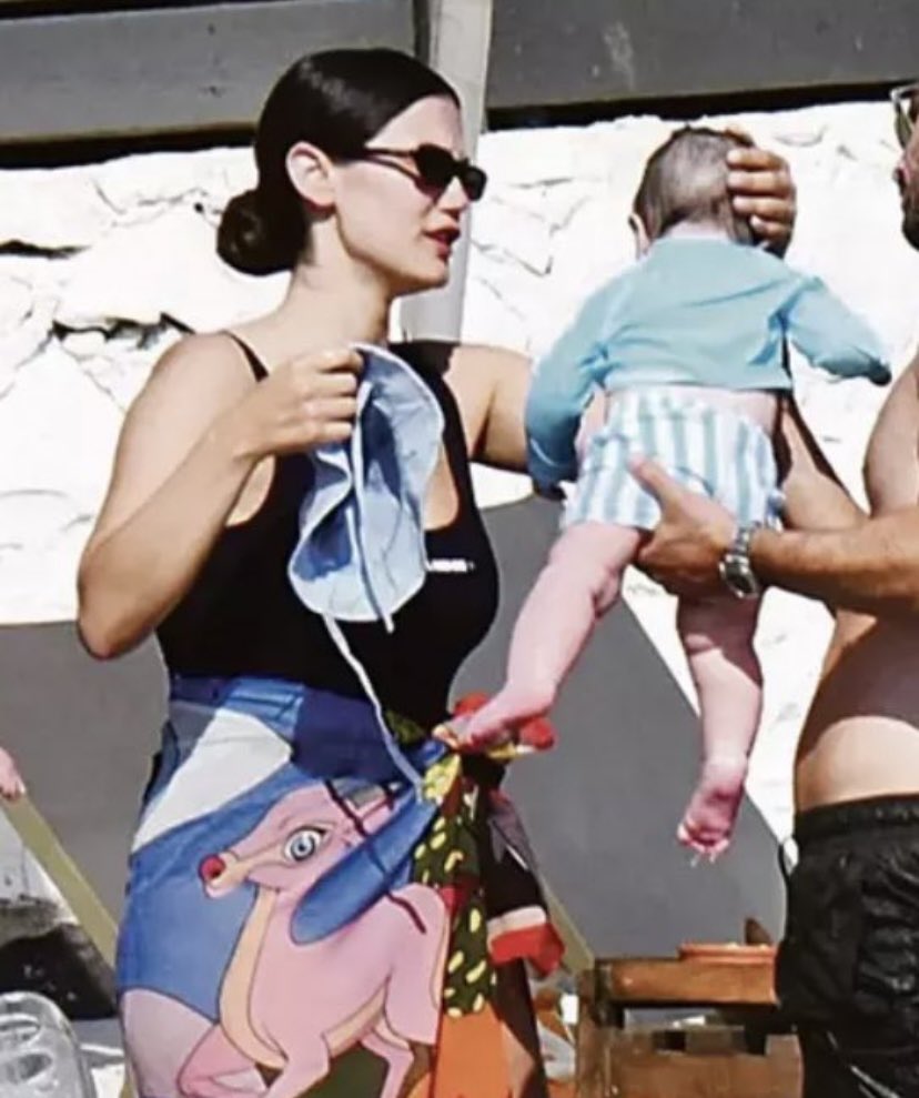 pınar deniz’e anne olmak çok yakıştı şu güzelliğe bakar mısınız 🤏🏻🥹