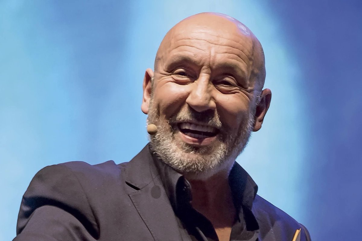 Per la rassegna I Cantieri dell’Immaginario 2025, organizzata dal Comune dell’Aquila, venerdì 18 luglio, ore 21.30, Scalinata San Bernardino, il Teatro Stabile d’Abruzzo presenta   UNA SERATA INDIMENTICABILE con Maurizio Battista. 
Biglietti in vendita su ciaotickets.com/it/biglietti/u…