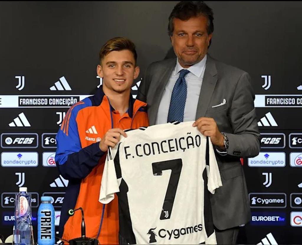 ZZiliani's tweet image. Se i 60 milioni per Koop, i 50 per Douglas e i 40 per Nico vi erano sembrati pochi, ecco i 42 per Conceiçao: pagato come Lookman e con stipendio raddoppiato
La terrificante campagna acquisti 2024 targata Giuntoli aveva lasciato in sospeso la situazione dell'ala portoghese:…