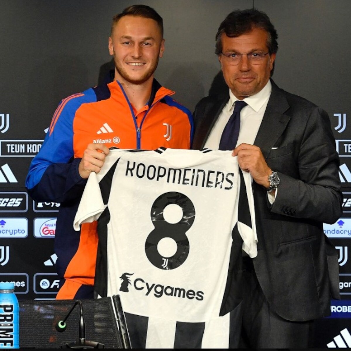 ZZiliani's tweet image. Se i 60 milioni per Koop, i 50 per Douglas e i 40 per Nico vi erano sembrati pochi, ecco i 42 per Conceiçao: pagato come Lookman e con stipendio raddoppiato
La terrificante campagna acquisti 2024 targata Giuntoli aveva lasciato in sospeso la situazione dell'ala portoghese:…