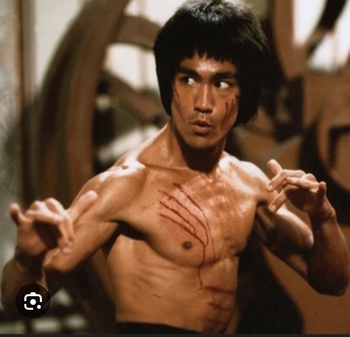 iamwildandout's tweet image. 💥Messy & Famous: The Bruce Lee Curse – A Legend Surrounded by Mystery 💥
He was lightning in human form.
Bruce Lee didn’t just kick his way into Hollywood—he shattered the doors down. A martial arts prodigy, philosopher, and global icon, Bruce Lee turned his own life into…