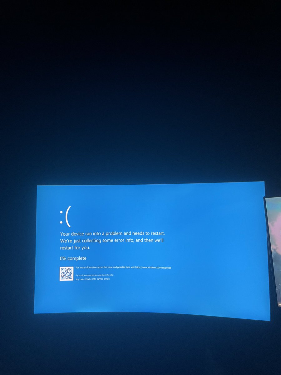 kingnothingg_'s tweet image. been trying 2 sleep for an hour but can’t so i turn my computer on and i get blue screened 👍