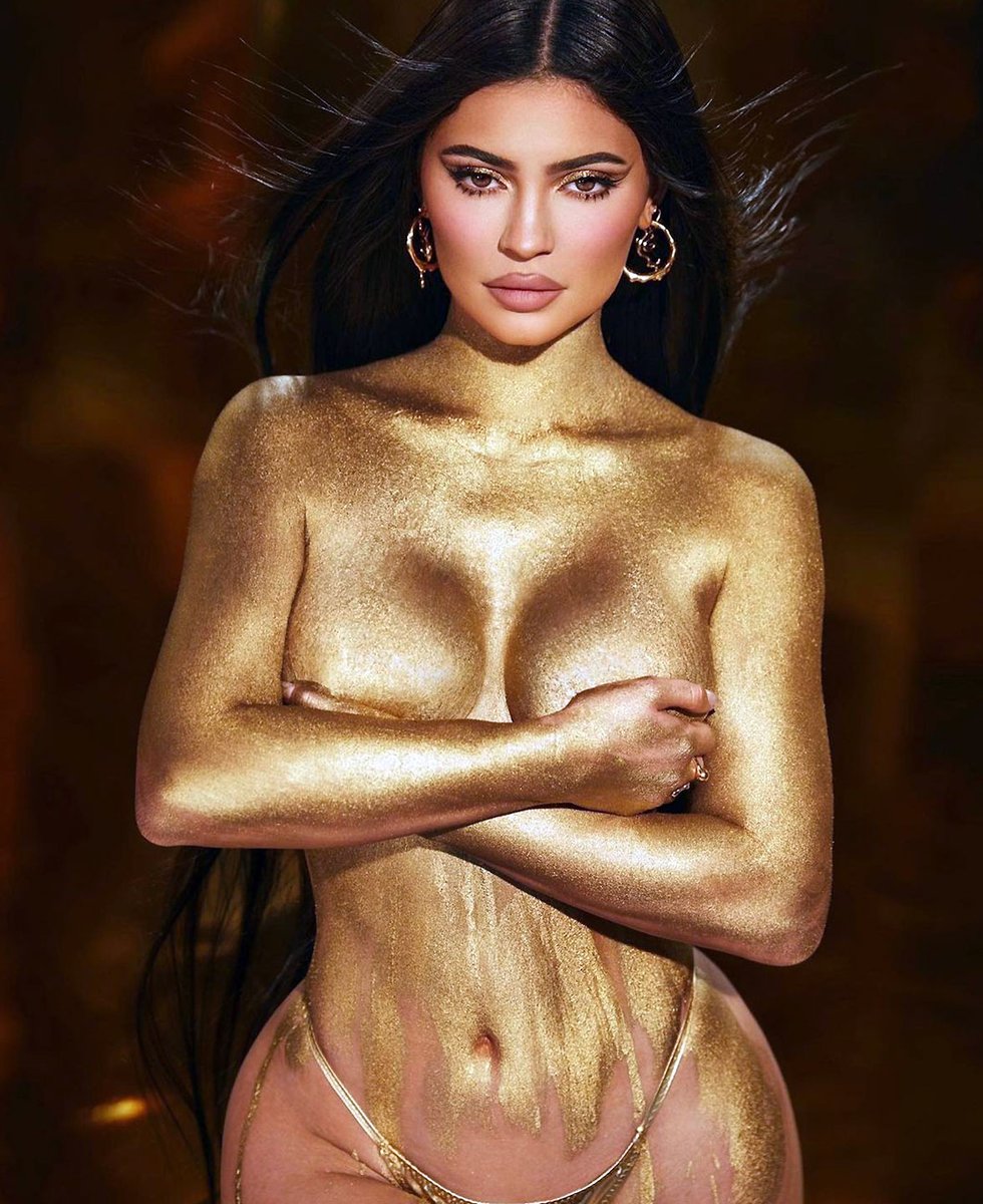 homeofarchive's tweet photo. #KylieJenner https://t.co/snvGSEWqvQ