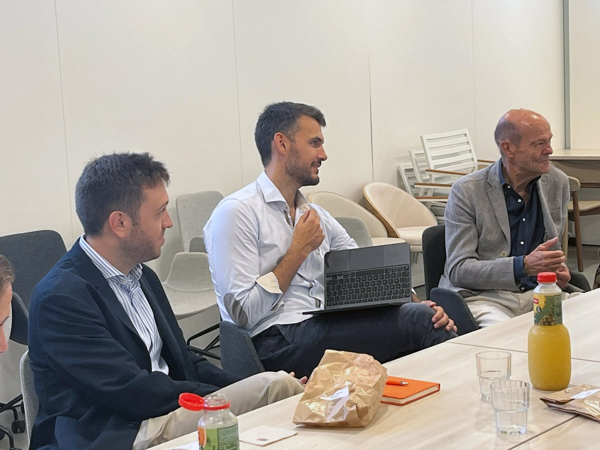 femcat's tweet image. ☕️ Al #FemCAFÈ visitem @KaveHome a Sils amb el seu CEO, Francesc Julià. Un projecte familiar amb ADN global, present a +80 països. 🌍
Lideratge jove que transforma llegats i inspira la #Catalunya del demà. Seguim FENT xarxa i compartint futur! 💡