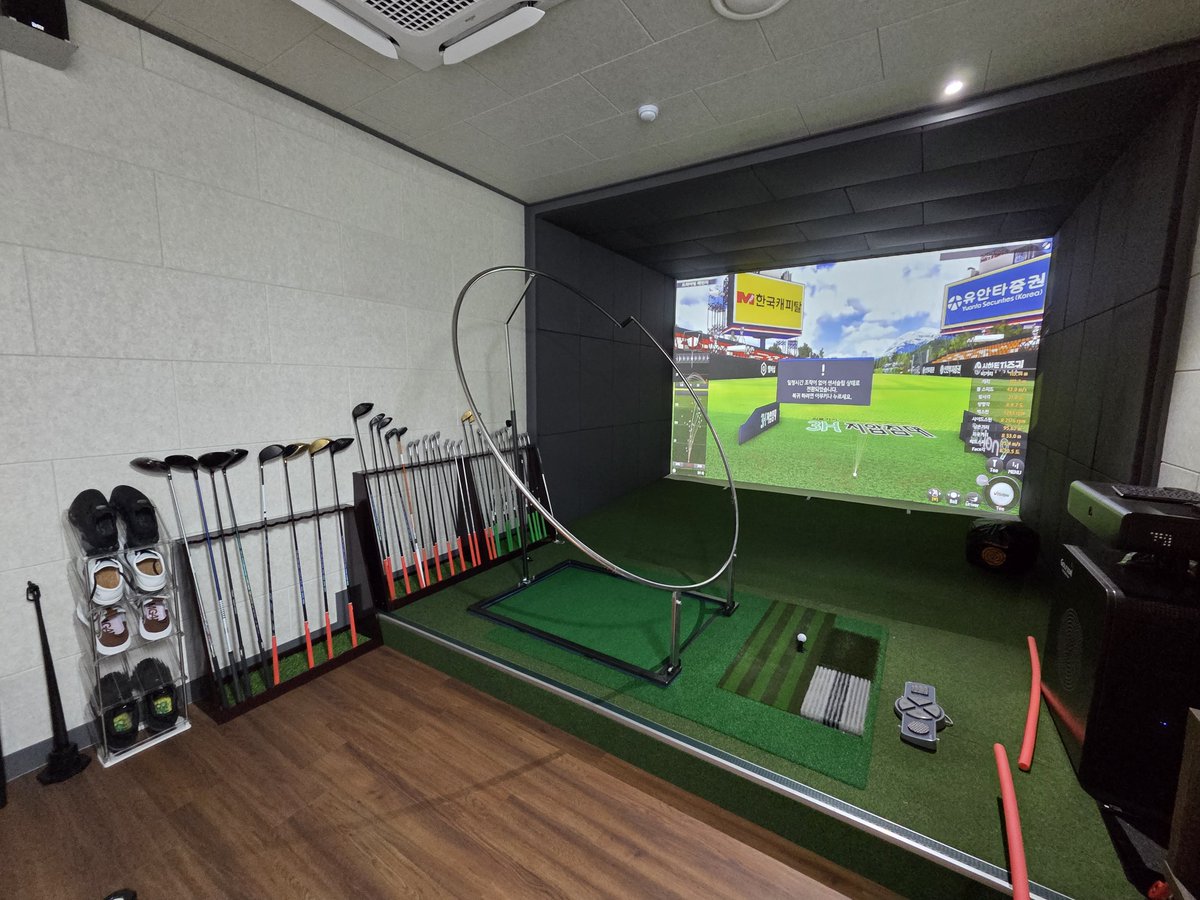 Proswing_Inc's tweet image. 스윙플레인2.0 궤도링에 골프채를 얹어서 공을 치는 연습을 합니다.
올바른 궤도에서 가장 편하게 스윙하는 것을 찾아 냅니다. 
제품문의:1899-6637
#골프연습머신 전문제조 프로스윙

#드라이버백스윙 #아이언백스윙 #원형골프연습기구 #골프교정용품 #골프궤도연습도구 #골프자세교정장비