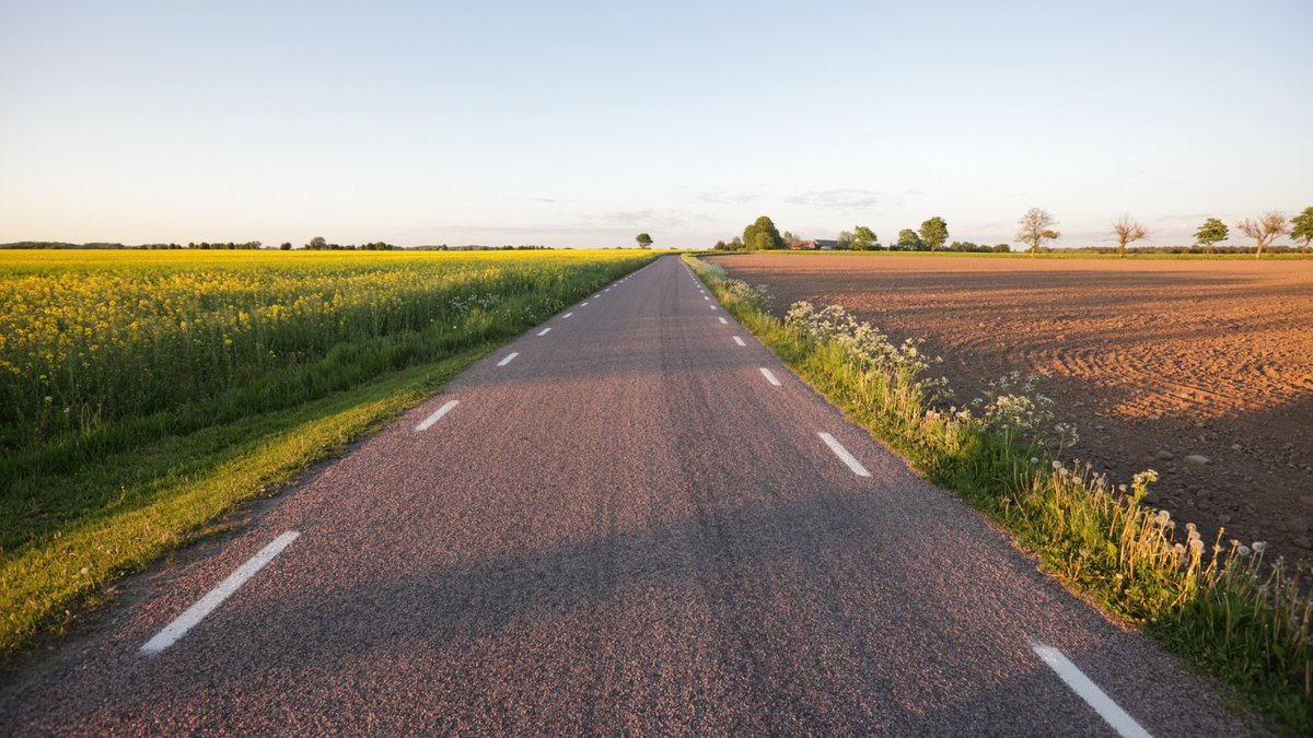 3 semaines de vanlife en Suède 🇸🇪

📍De Stockholm à Luleå, le long de la E4 : forêts boréales, villages colorés, nature brute &amp; fika à volonté.

Un road trip entre liberté et silence nordique.
Un rêve éveillé, sans avion. 🚐

Tu viens ? ✨

#Suède #slowtourisme
