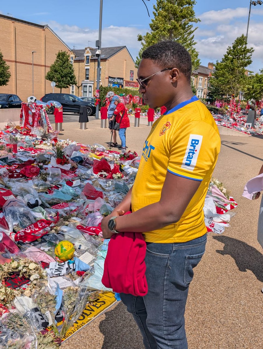 Our kit made it to the home of the <a href="/premierleague/">Premier League</a> Champions. 

It is a Fridayyyy, continue to #WearYourLocalJersey