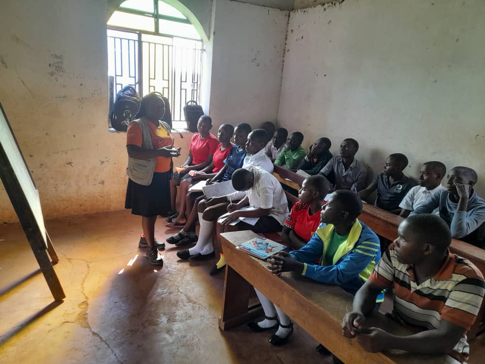JOYFORCHILDREN's tweet image. @JOYFORCHILDREN is strengthening school clubs as safe spaces where children share experiences, learn to report violence, and build confidence through games, sports, and open talks.
These spaces empower children to speak out and protect themselves from abuse.
@USEEPUg