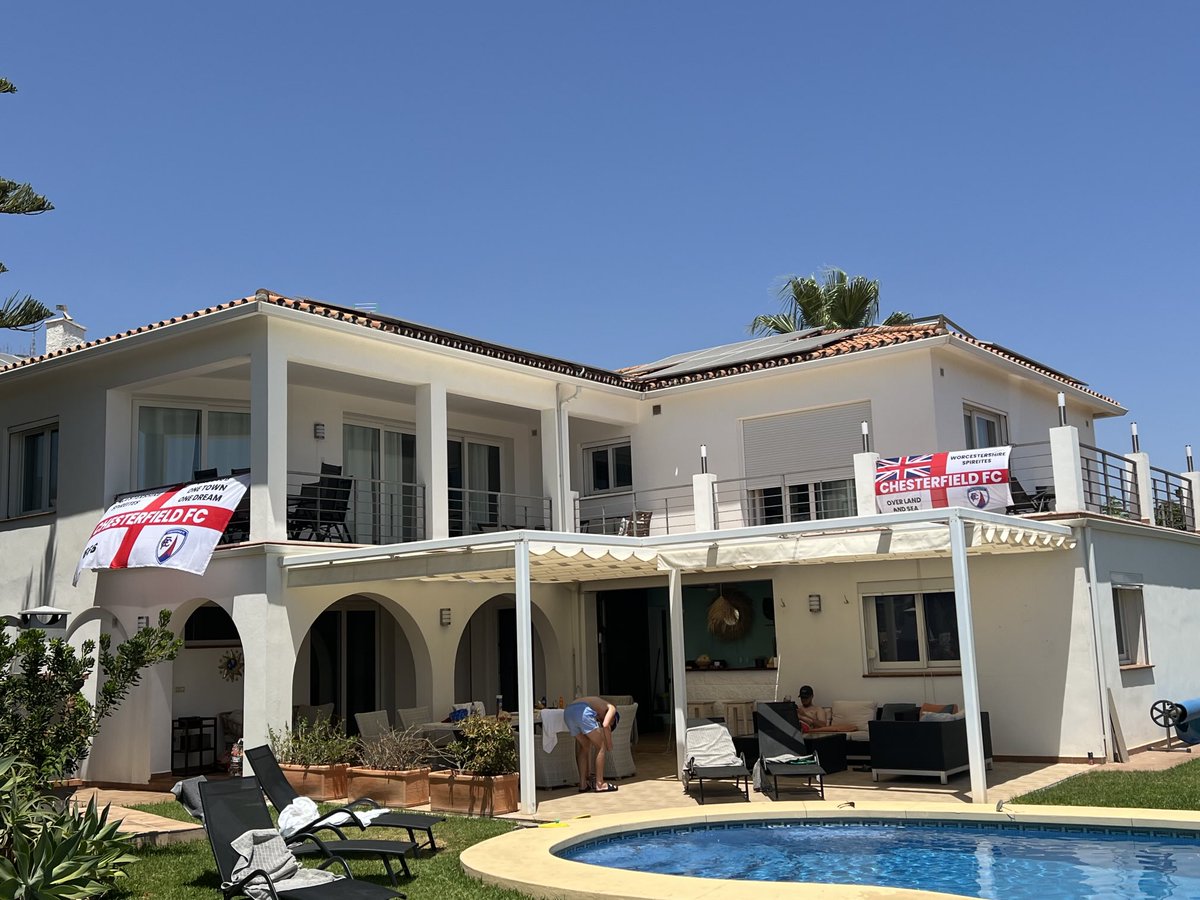 DaveCoups's tweet image. Well as (a) trips go that was absolutely 💯 mega.
🤩 4 days in the ☀️.
first trip to watch Town abroad 🇪🇸.
Lots of 😂 & 🍻& 🚖
Great to see the lads & gaffer in that environment and big thanks to @AshleyKirkCFC for making it happen and allowing us #Spireites to attend