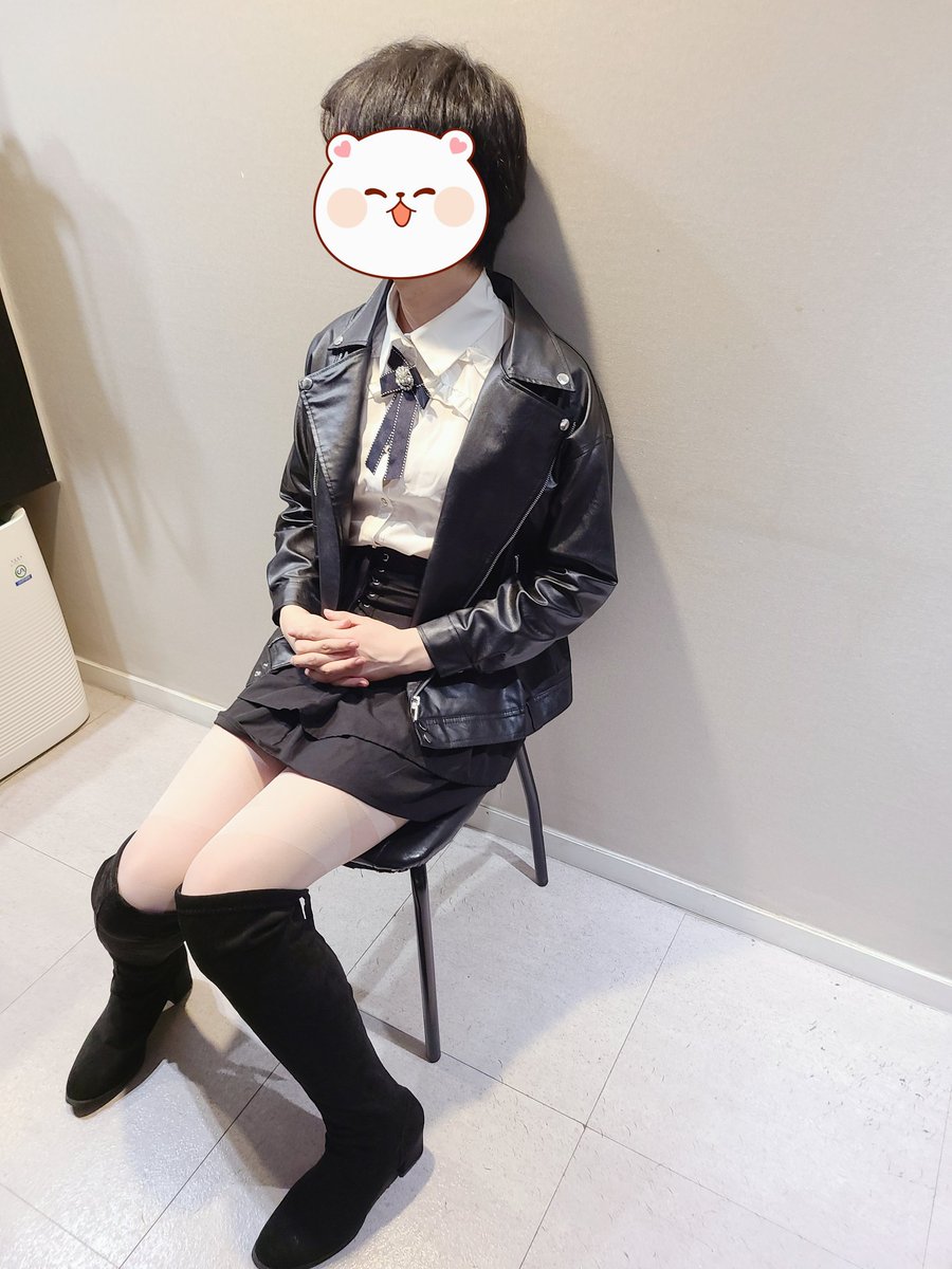 새로 가죽 재킷 샀어!

#시디 #여장 #crossdresser #femboy #otokonoko #男の娘 #女裝 #CD #sissy #伪娘 #女装子 #男娘