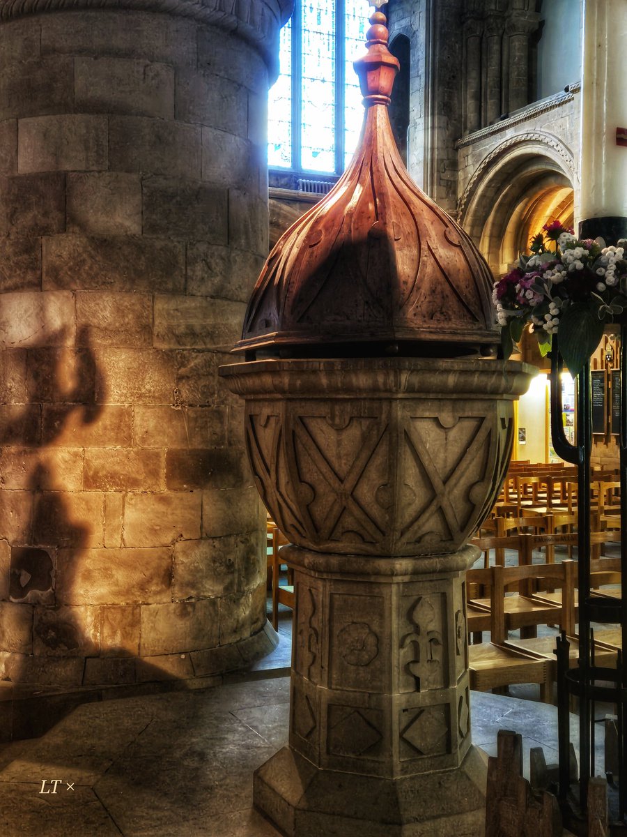LucyTho55134197's tweet image. #FontsOnFriday Southwell Minster 🇬🇧