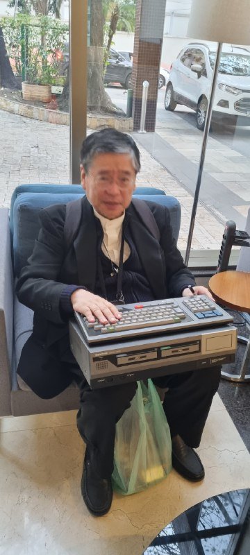 西 和彦 Kazuhiko Nishi (@nishikazuhiko) on Twitter photo <a href="/PCMUSEUM_JP/">日本パーソナルコンピューター博物館</a> 貰った わーい
グラディエンテのMSX <a href="/PCMUSEUM_JP/">日本パーソナルコンピューター博物館</a> 貰った わーい
グラディエンテのMSX