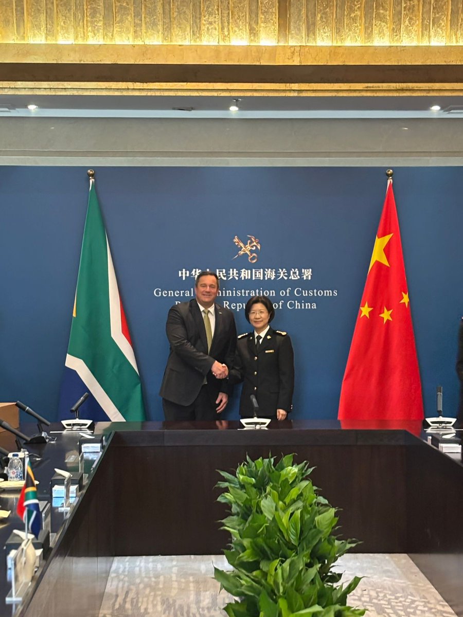 jsteenhuisen's tweet image. I had a fruitful and cooperative meeting with Minister Sun Meijun and Deputy Minister Zhao Zenglian from the General Administration of Chinese Customs (GACC) discussing the market expansion of our stone fruits, including plums, peaches, nectarines, apricots and prunes. 🇿🇦🇨🇳