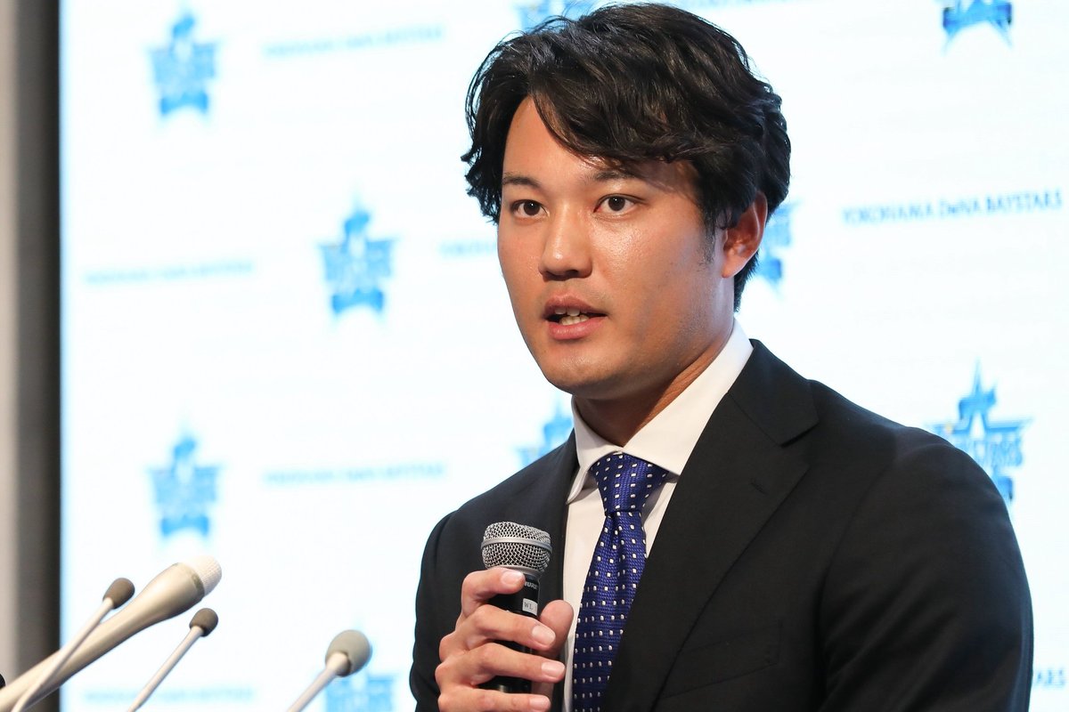 Full-Count フルカウント (@fullcountc2) on Twitter photo #DeNA に入団した #藤浪晋太郎 投手が入団会見📸
大勢の報道陣が集まる中、ブルーのネクタイをして登場‼️
「本気で優勝を目指し、その一つのピースになりたい」と3年ぶりの日本球界復帰に意気込み🔥
逆転優勝の“切り札”として期待がかかります💪🏻
Photo by Hiroshi Matsumoto
#baystars #DeNA に入団した #藤浪晋太郎 投手が入団会見📸
大勢の報道陣が集まる中、ブルーのネクタイをして登場‼️
「本気で優勝を目指し、その一つのピースになりたい」と3年ぶりの日本球界復帰に意気込み🔥
逆転優勝の“切り札”として期待がかかります💪🏻
Photo by Hiroshi Matsumoto
#baystars