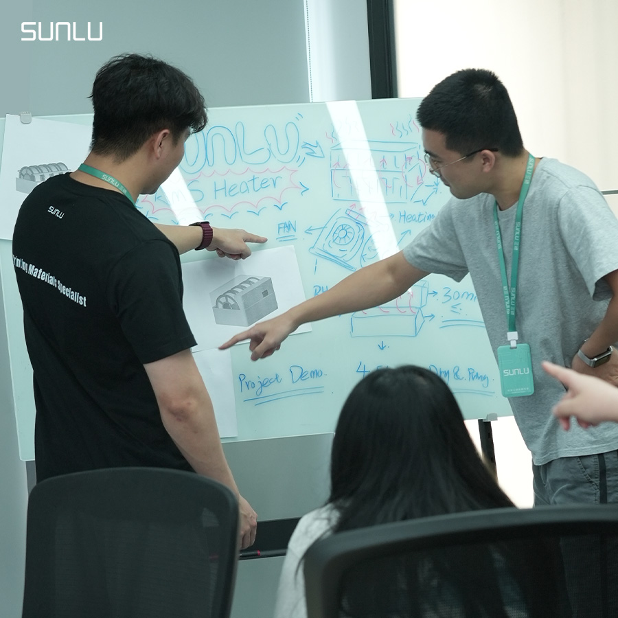 sunluofficial's tweet image. 🤔 How many stages did the AMS Heater go through from concept to realization?
📑 How did our researchers turn the AMS Heater into the final product we see now?
Although we cannot show you the complete process, these two images condense the answers! ✨