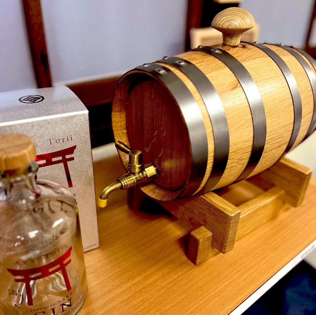光武酒造場【公式】 (@mitsutake_info) on Twitter photo 光武酒造場の事務所には、社長私物のミニ樽が置いてあります
いつか貰えたりしないかなーとこっそり狙ってます
本気サイズの樽オーナー様は下記より募集中です
akatorii-sakegin.myshopify.com
#赤鳥居 #光武酒造場 #クラフトジン
#樽貯蔵 #カスクオーナー #酒ジン
#佐賀 #スピリッツ #GIN
#光武 光武酒造場の事務所には、社長私物のミニ樽が置いてあります
いつか貰えたりしないかなーとこっそり狙ってます
本気サイズの樽オーナー様は下記より募集中です
akatorii-sakegin.myshopify.com
#赤鳥居 #光武酒造場 #クラフトジン
#樽貯蔵 #カスクオーナー #酒ジン
#佐賀 #スピリッツ #GIN
#光武