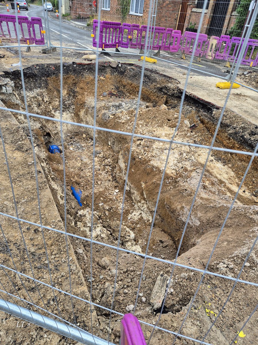 LucyTho55134197's tweet image. #WeekCForCommunication
#AlphabetChallenge I need to communicate the growing pot hole problem in Lincolnshire to someone 😆