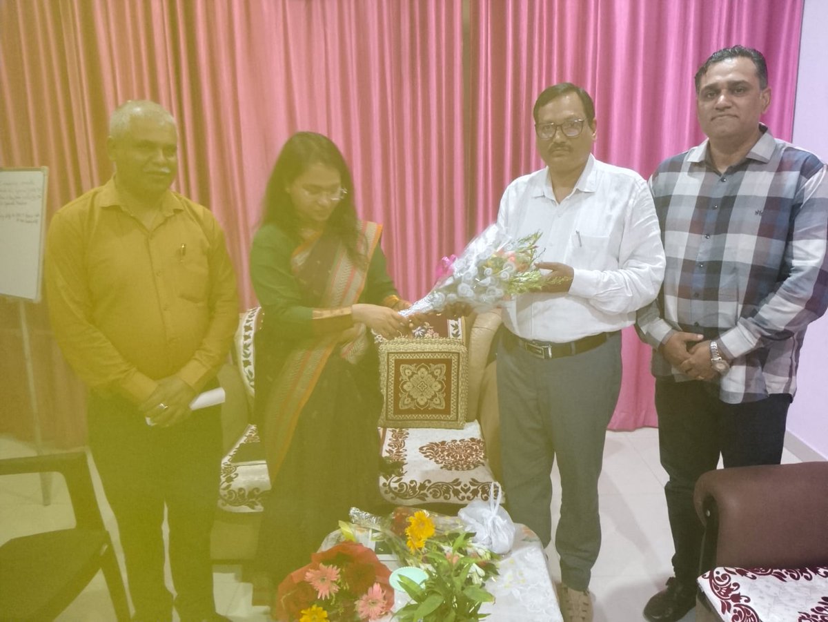 IFFCO JHARKHAND (@iffco_jh) on Twitter photo рдЖрдЬ 18 рдЬреБрд▓рд╛рдИ 25 рдХреЛ рд╢реНрд░реАрдорддреА рдиреЗрд╣рд╛ рд╢рд┐рд▓реНрдкреА рддрд┐рд░реНрдХреА, рдорд╛рдирдиреАрдп рдХреГрд╖рд┐,рд╕рд╣рдХрд╛рд░рд┐рддрд╛ рдПрд╡рдВ рдкрд╢реБрдкрд╛рд▓рди рдордВрддреНрд░реА,рдЭрд╛рд░рдЦрдВрдб рд╕рд░рдХрд╛рд░ рд╕реЗ рдореБрд▓рд╛рдХрд╛рдд рдХрд┐рдпрд╛ред рдордВрддреНрд░реА рдорд╣реЛрджрдпрд╛ рдХреЛ рдЗрдлрдХреЛ рдиреИрдиреЛ рдЙрд░реНрд╡рд░рдХреЛрдВ рдХреЗ рдмрд╛рд░реЗ рдореЗрдВ рдмреНрд░реАрдлрд┐рдВрдЧ рдХрд░ рдХреГрд╖рд┐ рдПрд╡рдВ рдХрд┐рд╕рд╛рдиреЛрдВ рдХреЗ рд▓рд┐рдП рдЗрдирдХреЗ рдорд╣рддреНрд╡ рдХреЛ рдмрддрд╛рдпрд╛ред <a href="/drusawasthi/">Dr. U S Awasthi</a> <a href="/IFFCO_PR/">IFFCO</a> <a href="/iffcoyogendra/">Yogendra Kumar</a> <a href="/fertmin_india/">Department of Fertilizers</a> рдЖрдЬ 18 рдЬреБрд▓рд╛рдИ 25 рдХреЛ рд╢реНрд░реАрдорддреА рдиреЗрд╣рд╛ рд╢рд┐рд▓реНрдкреА рддрд┐рд░реНрдХреА, рдорд╛рдирдиреАрдп рдХреГрд╖рд┐,рд╕рд╣рдХрд╛рд░рд┐рддрд╛ рдПрд╡рдВ рдкрд╢реБрдкрд╛рд▓рди рдордВрддреНрд░реА,рдЭрд╛рд░рдЦрдВрдб рд╕рд░рдХрд╛рд░ рд╕реЗ рдореБрд▓рд╛рдХрд╛рдд рдХрд┐рдпрд╛ред рдордВрддреНрд░реА рдорд╣реЛрджрдпрд╛ рдХреЛ рдЗрдлрдХреЛ рдиреИрдиреЛ рдЙрд░реНрд╡рд░рдХреЛрдВ рдХреЗ рдмрд╛рд░реЗ рдореЗрдВ рдмреНрд░реАрдлрд┐рдВрдЧ рдХрд░ рдХреГрд╖рд┐ рдПрд╡рдВ рдХрд┐рд╕рд╛рдиреЛрдВ рдХреЗ рд▓рд┐рдП рдЗрдирдХреЗ рдорд╣рддреНрд╡ рдХреЛ рдмрддрд╛рдпрд╛ред <a href="/drusawasthi/">Dr. U S Awasthi</a> <a href="/IFFCO_PR/">IFFCO</a> <a href="/iffcoyogendra/">Yogendra Kumar</a> <a href="/fertmin_india/">Department of Fertilizers</a>