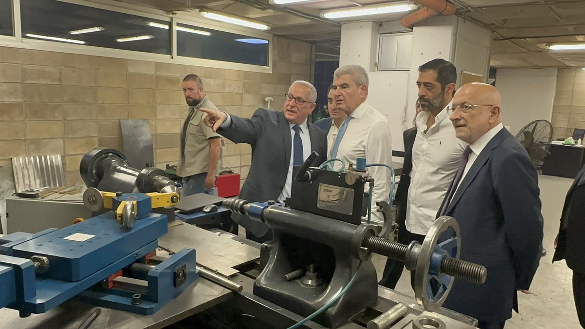 JoeIssaElKhoury's tweet image. زيارة لأقسام مصنع siom للفضيات بحضور صاحبه انطوان بارود.