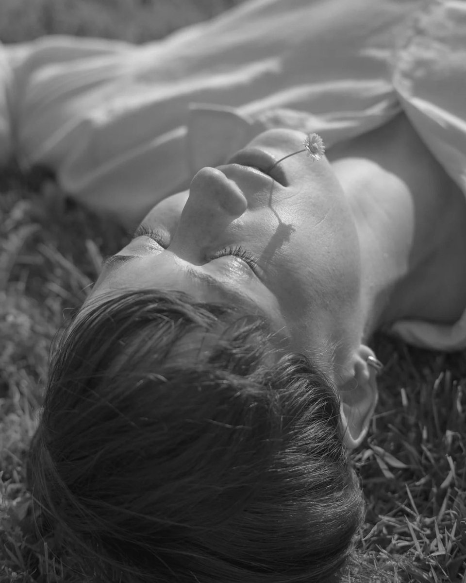 Isarusphoto's tweet image. Recent artist portraits for dreamer, artists and illustrator Lorraine Loots, in Provence, France.
