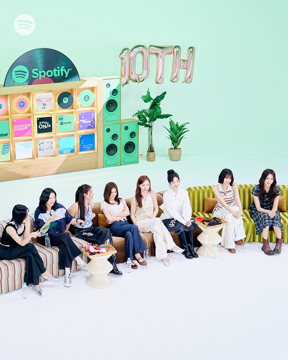 SpotifyKR's tweet photo. 보기만 해도 시원시원한 비주얼의 
트둥이들 사진이면 여름이 더 시원해집니다🌴

지금 [K-Pop ON! Video Podcast] 속 
풀버전에서 트와이스만의 여름 맛을 감상해 보세요!
🩷https://t.co/BwuZ9s2gQn

@JYPETWICE https://t.co/JyMippoopo