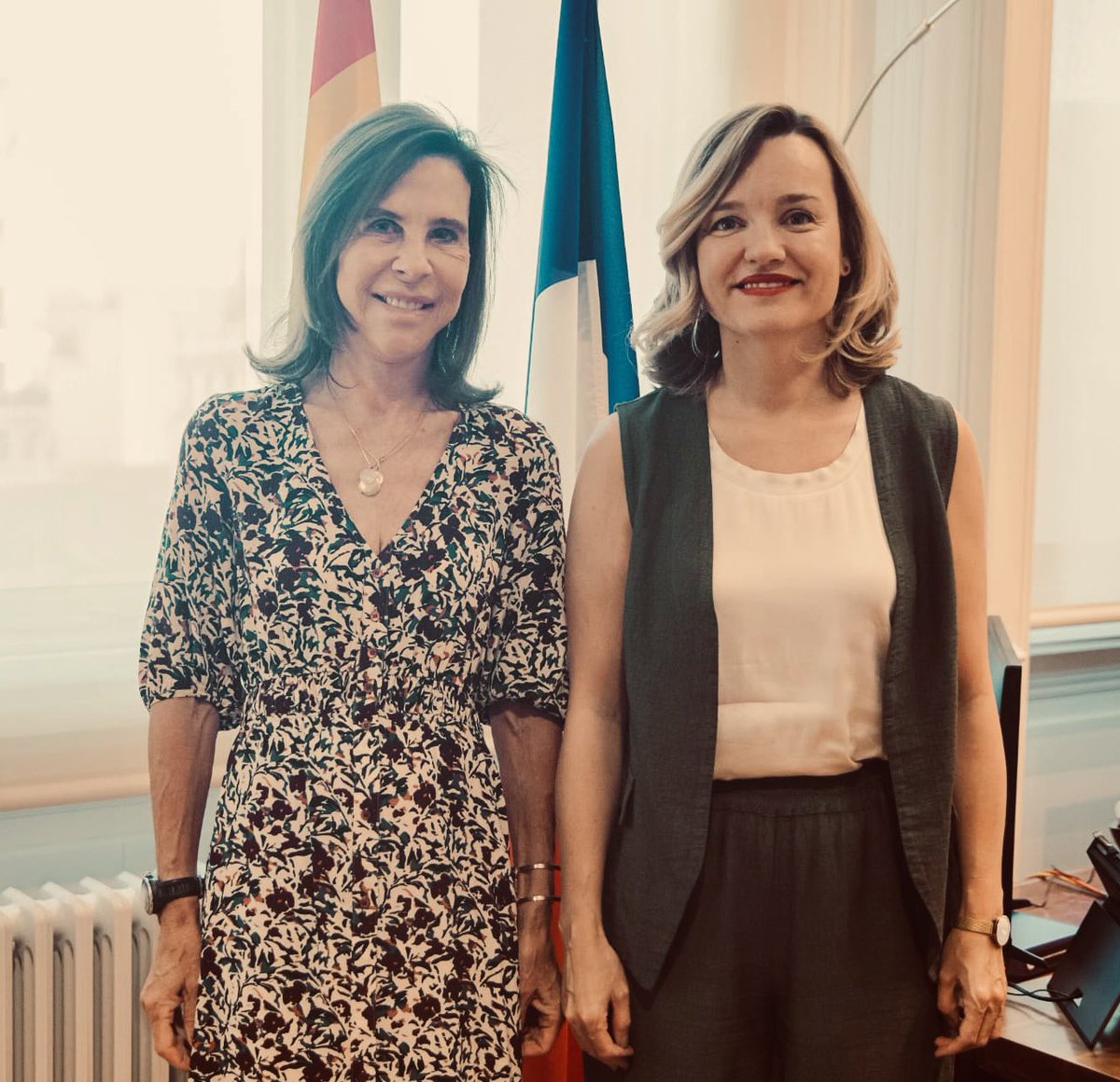 Merci beaucoup chère <a href="/Pilar_Alegria/">Pilar Alegría</a> <a href="/educaciongob/">Ministerio de Educación, FP y Deportes</a> pour cet échange nourri sur l’enseignement bilingue francophone en Espagne, et le développement du bachibac . 
La coopération entre la 🇫🇷🇪🇸 dans les domaines de l’éducation, des sports et de la jeunesse est forte &amp;dynamique!