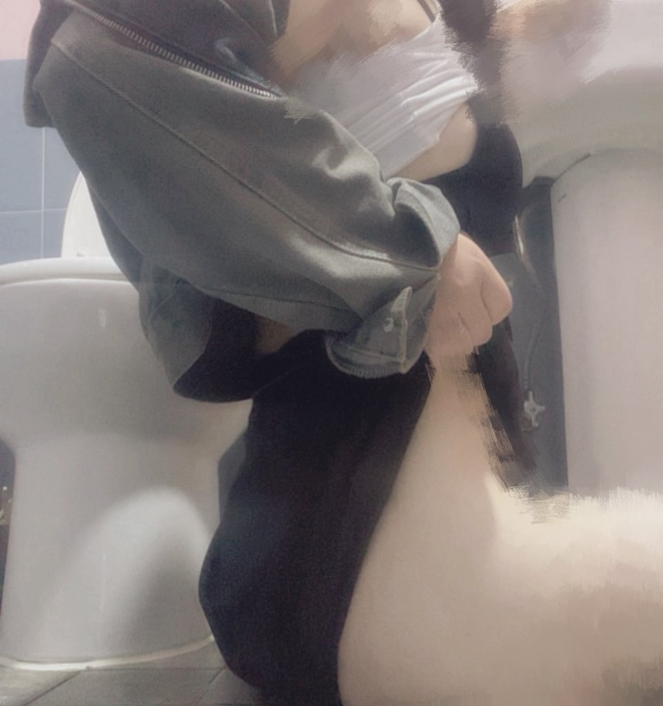sirlo06's tweet photo. 이제 보일려나..? 남자가 손예쁘고 마르면 예쁘던데 근육질 몸 보다눈
#섹트 #펠라 #입싸 #카섹 https://t.co/FIXVyCGqrp