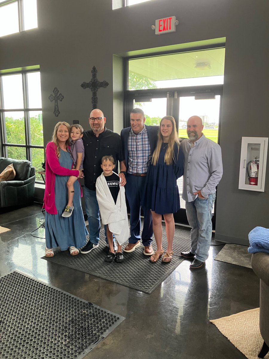 CoachGipson11's tweet image. Official residents @CityofBrownwood! We love you @Cityofbmt - a lifetime of memories and relationships packed into 5 years - an unbelievable church family @fbcbeaumont, neighbors, community, schools and 3 Battle of the Border trophies at an incredible university @LamarAthletics