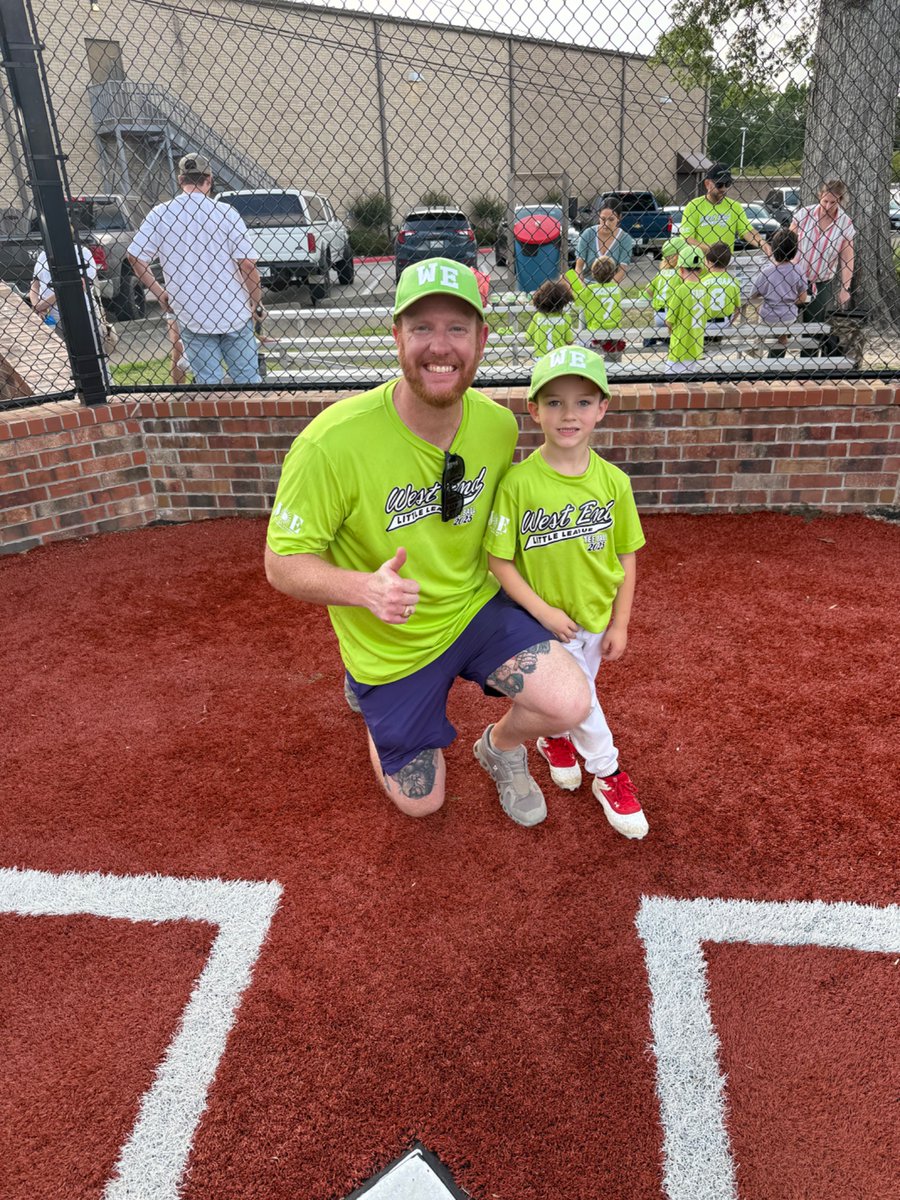 CoachGipson11's tweet image. Official residents @CityofBrownwood! We love you @Cityofbmt - a lifetime of memories and relationships packed into 5 years - an unbelievable church family @fbcbeaumont, neighbors, community, schools and 3 Battle of the Border trophies at an incredible university @LamarAthletics