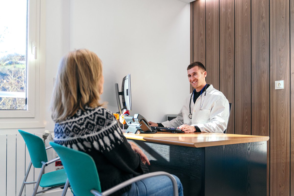 BodyPROHIV's tweet image. ATHENA data challenge the universality of early #HIVTreatment. “Controllers off ART had fewer non-AIDS events—including fractures &amp; #CKD—than standard ART users,” says @drlaurajwaters. bit.ly/4cRFMT2 #HIVResearch #Antiretrovirals