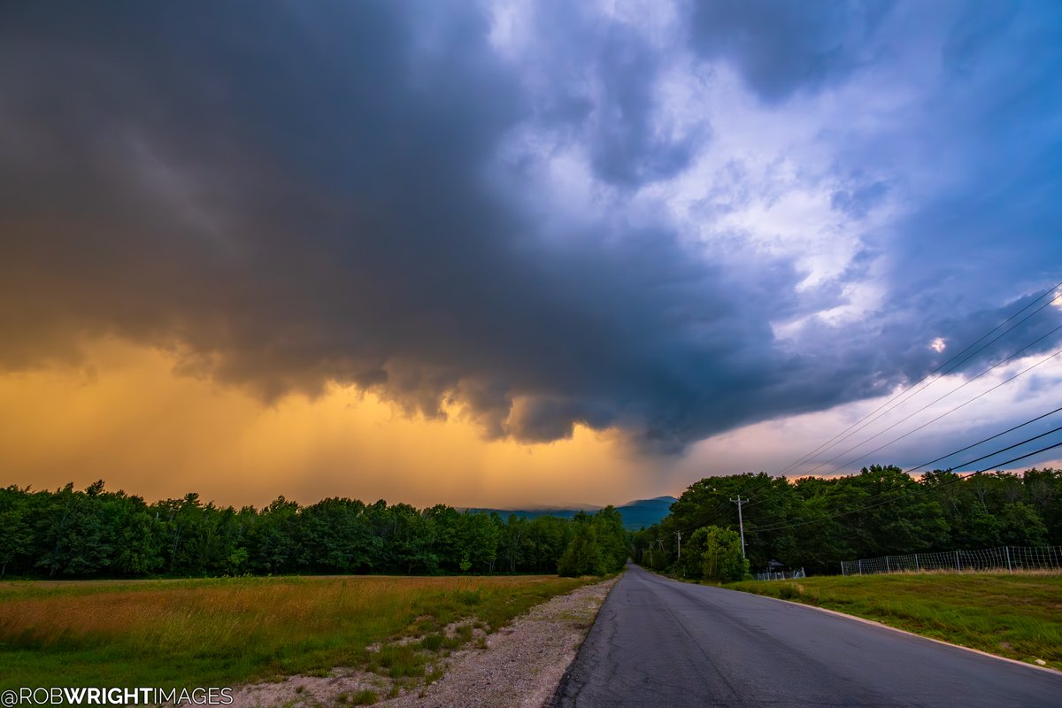 RobWrightImages's tweet image. Shelf cloud lit up by the setting sun earlier this evening as the final line of storms moved through the area.
--
July 17, 2025
New Durham, New Hampshire